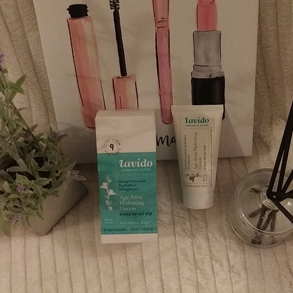 Luxury Lavido Age Away Hydrating Cream with Pumpkin Seed Extract - Picture 1 of 10